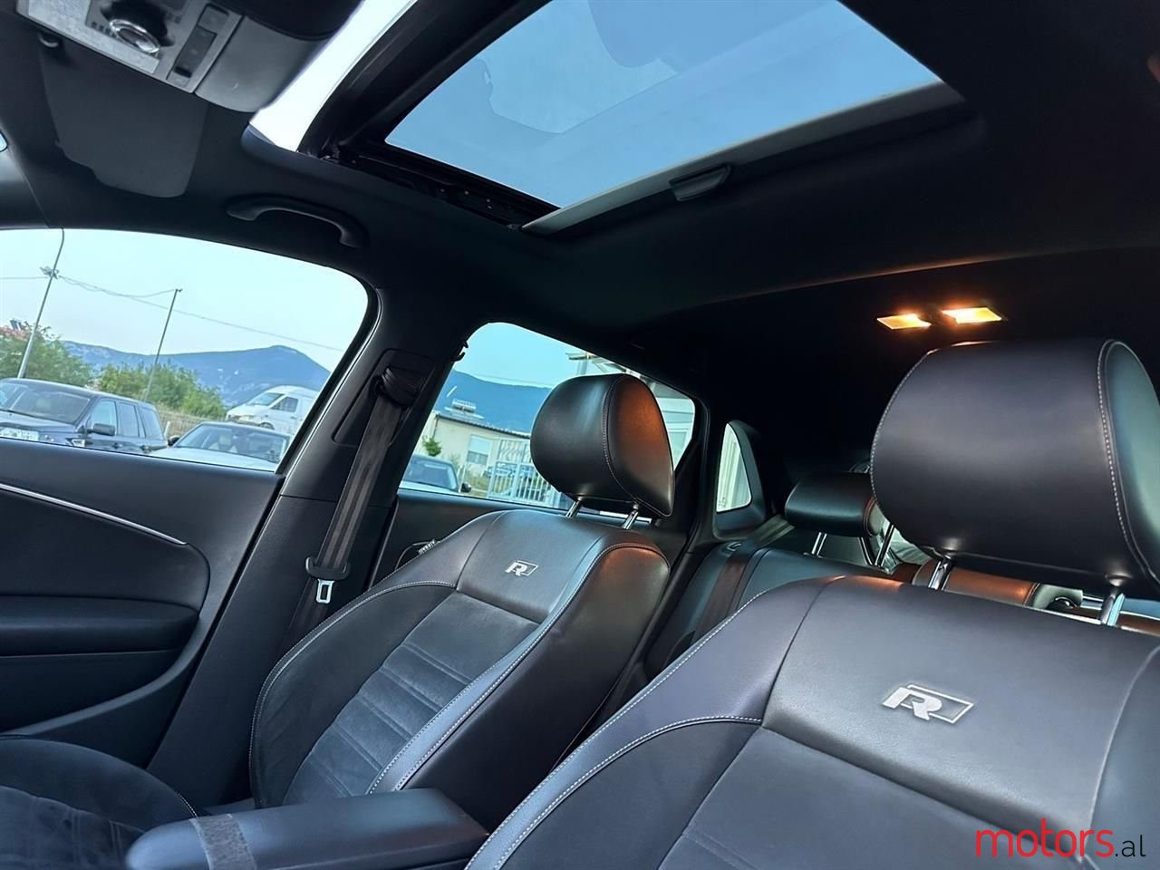 2016' Volkswagen Polo photo #1