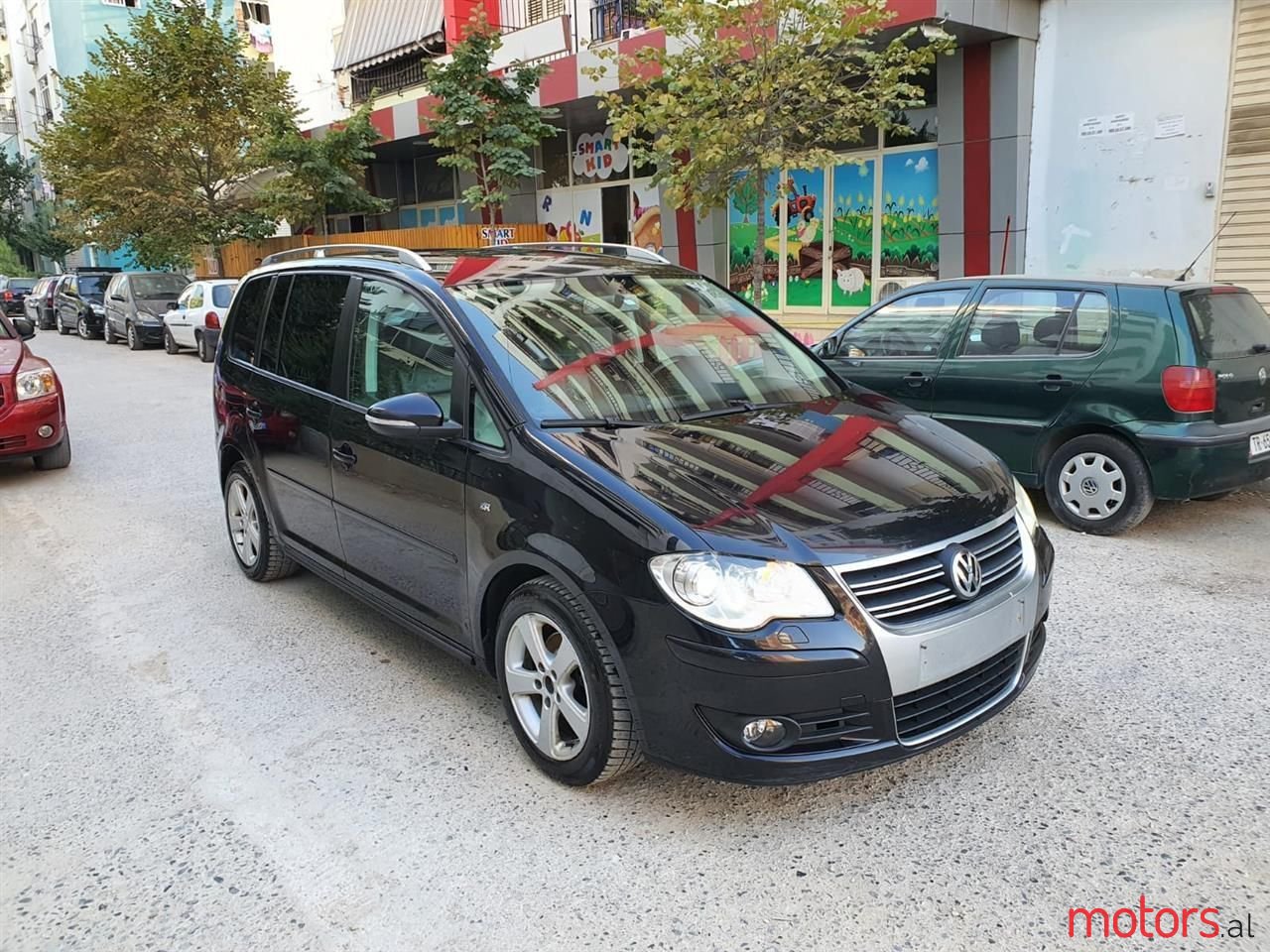 2009' Volkswagen Touran photo #1