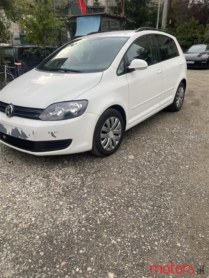 2010' Volkswagen Golf Plus photo #5