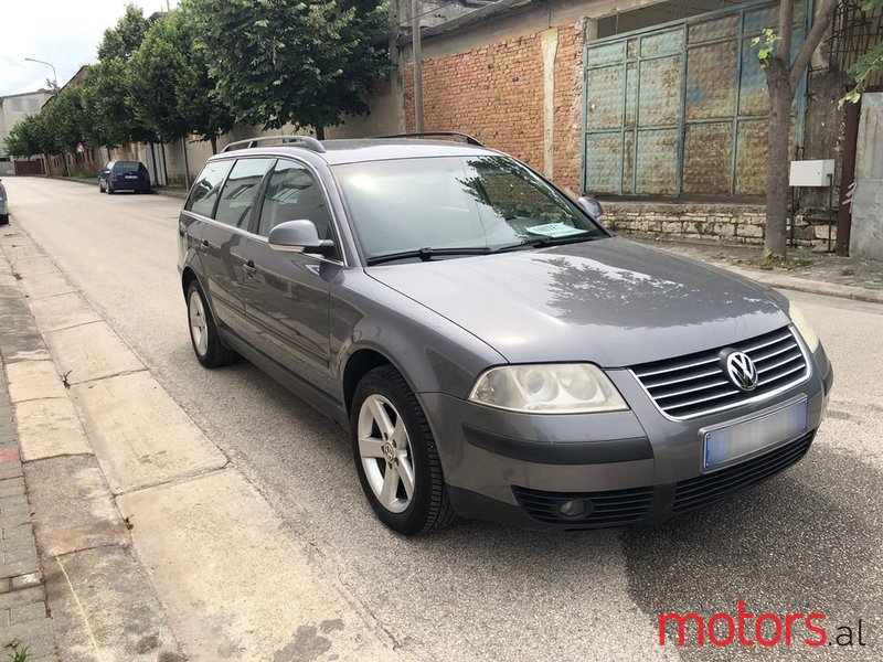 2005' Volkswagen Passat photo #2