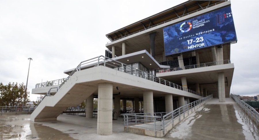 Hapet në Durrës godina e re e parkimit publik