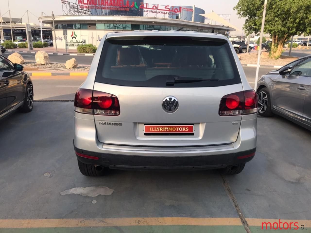 2009' Volkswagen Touareg photo #3