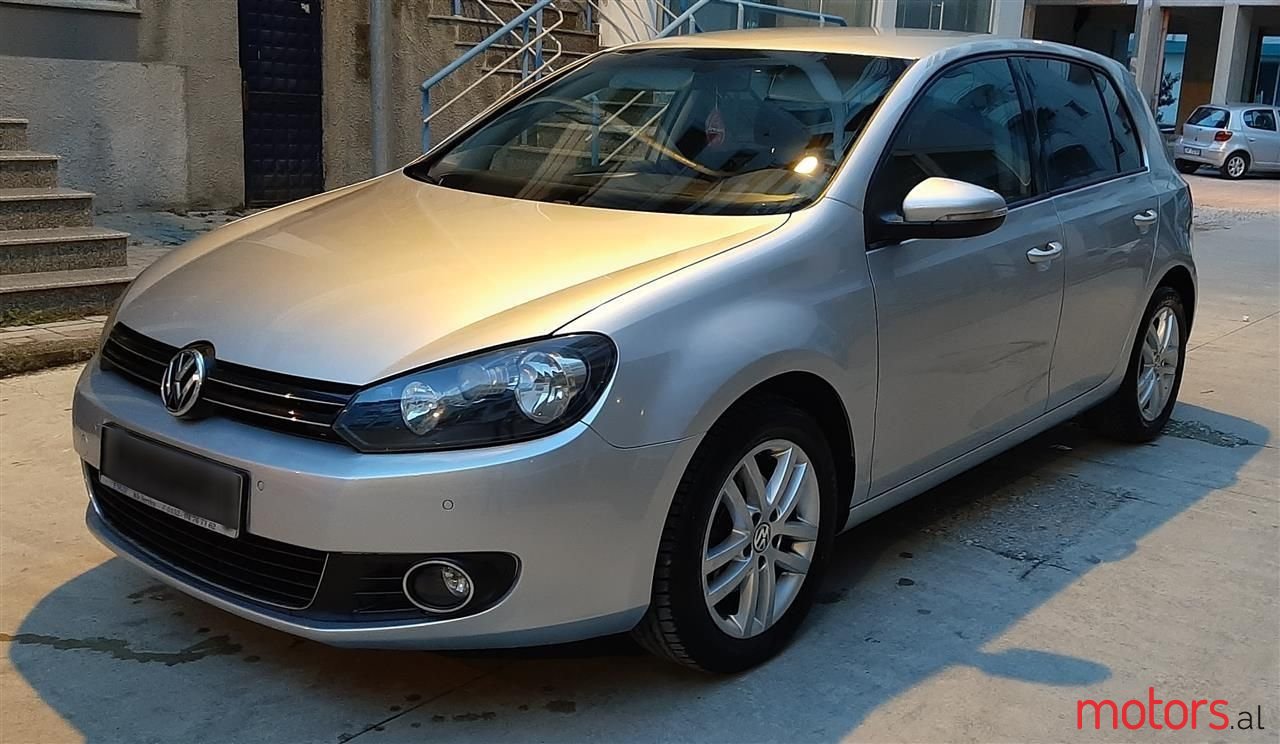 2011' Volkswagen Golf photo #2