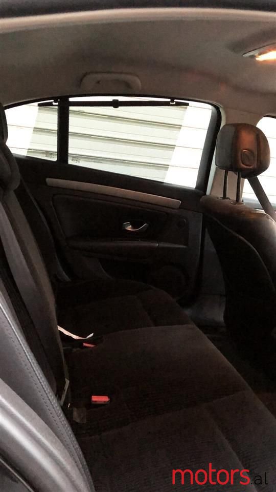 2008' Renault Laguna photo #6