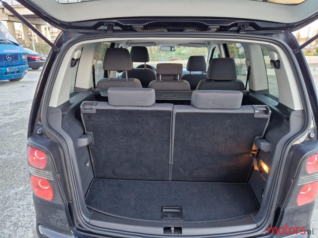 2008' Volkswagen Touran photo #2