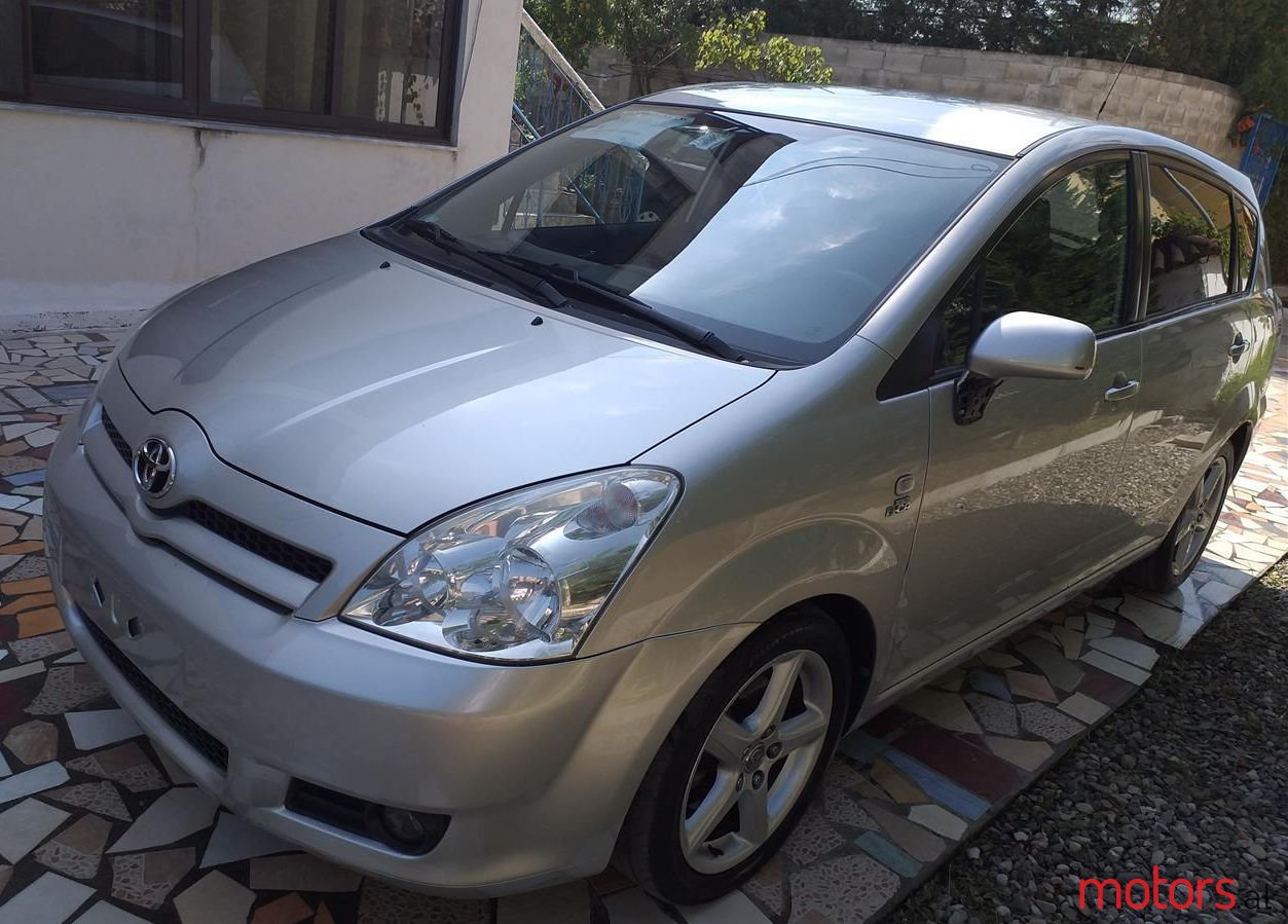 2006' Toyota Corolla Verso photo #1