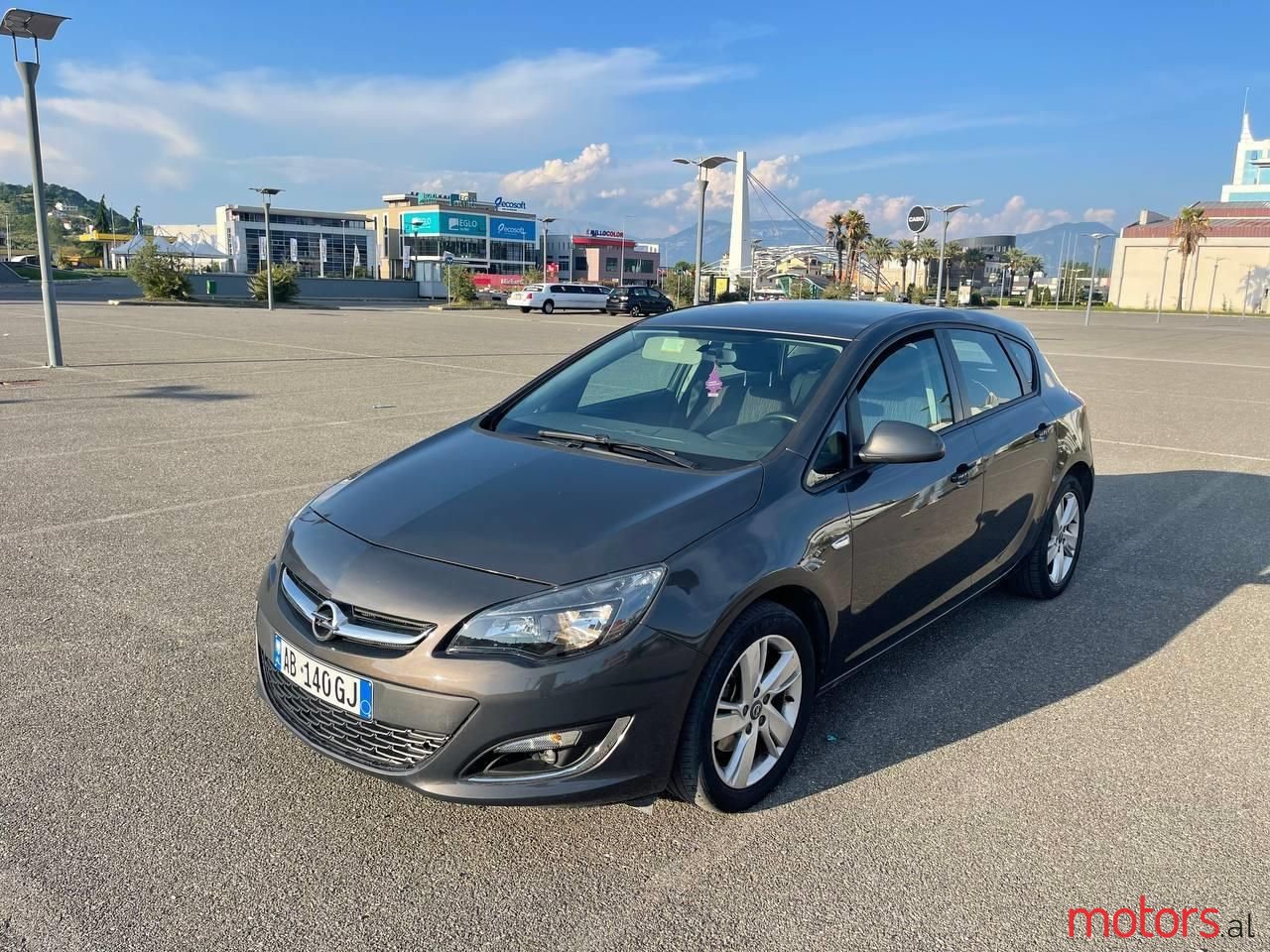 2013' Opel Astra photo #1