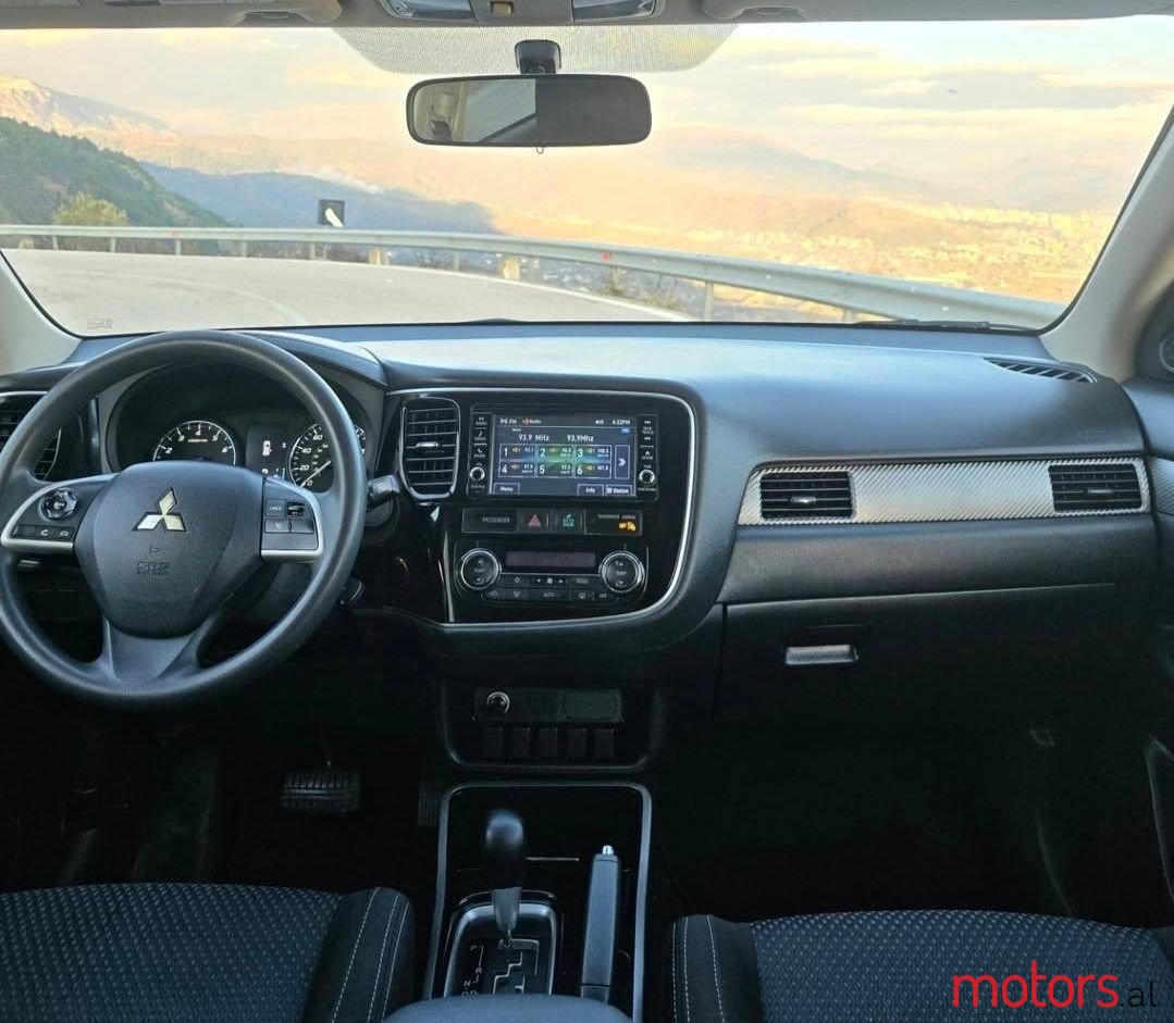 2018' Mitsubishi Outlander photo #4