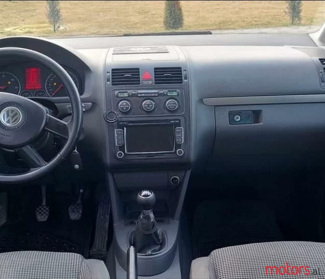 2005' Volkswagen Touran photo #3