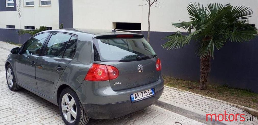 2004' Volkswagen Golf photo #1