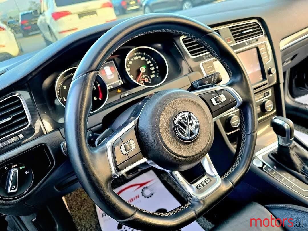 2015' Volkswagen Golf photo #3