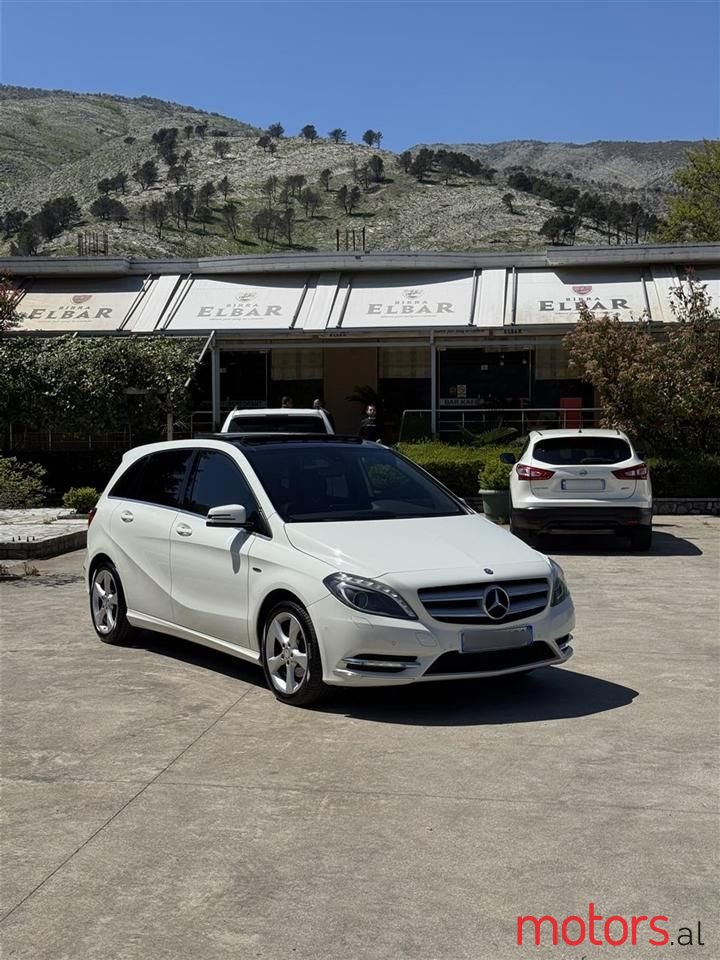 2013' Mercedes-Benz B 200 photo #3