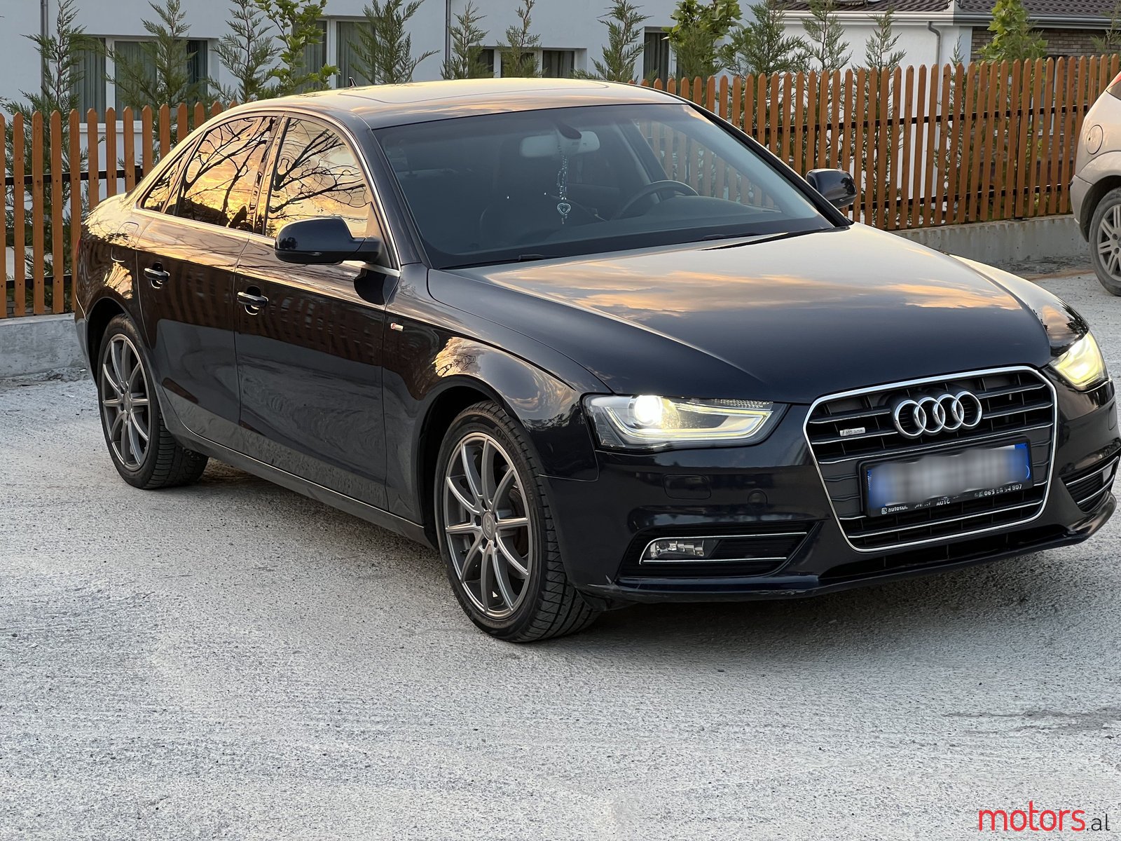 2013' Audi A4 photo #2