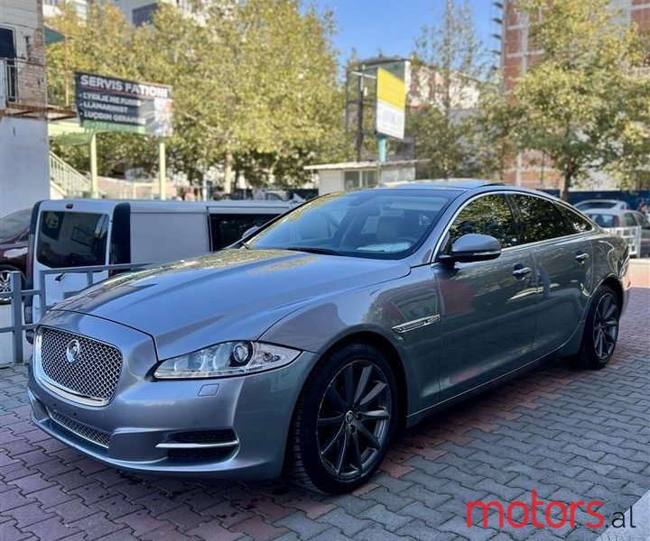 2010' Jaguar XJ photo #3