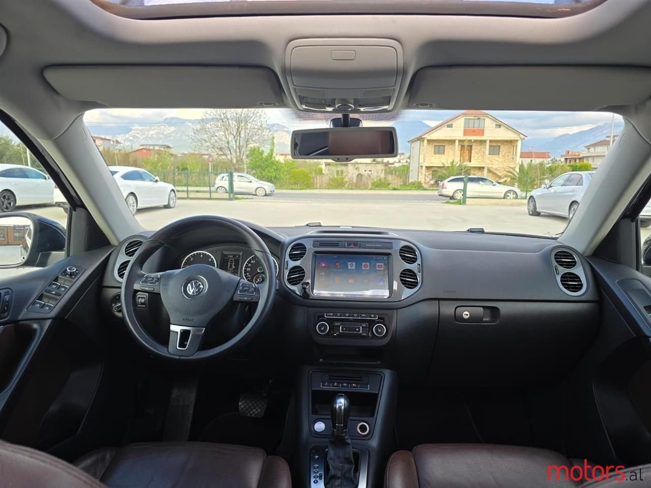 2012' Volkswagen Tiguan photo #5