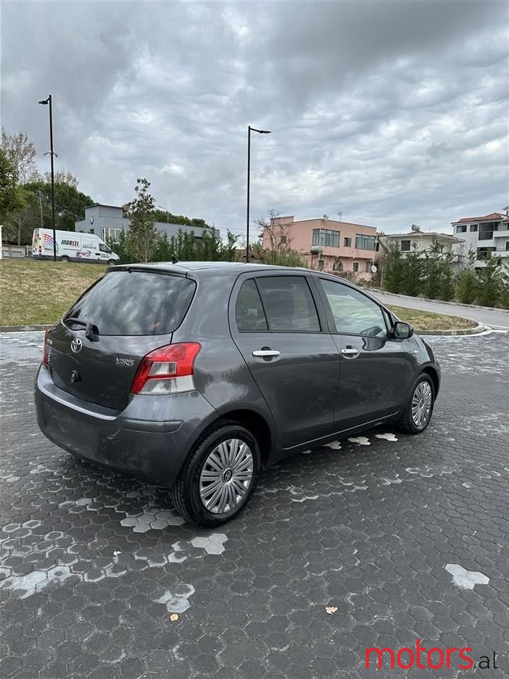 2010' Toyota Yaris photo #3