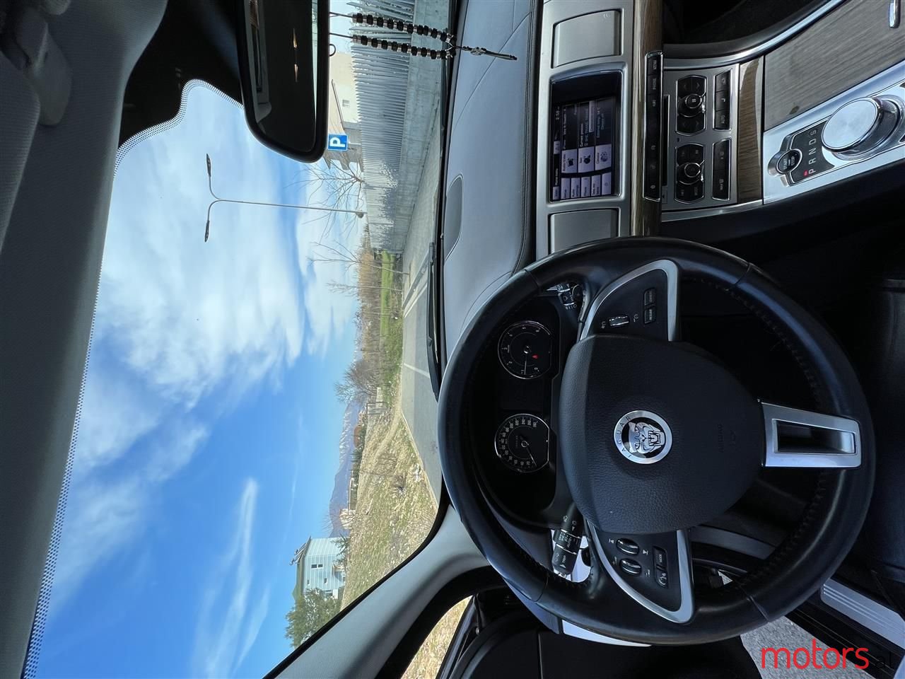 2012' Jaguar XF photo #3