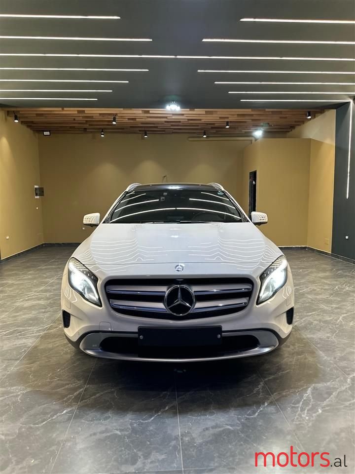 2014' Mercedes-Benz GLA 200 photo #2