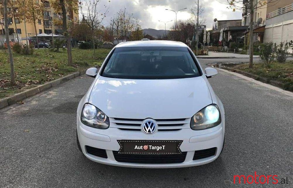 2004' Volkswagen Golf photo #2