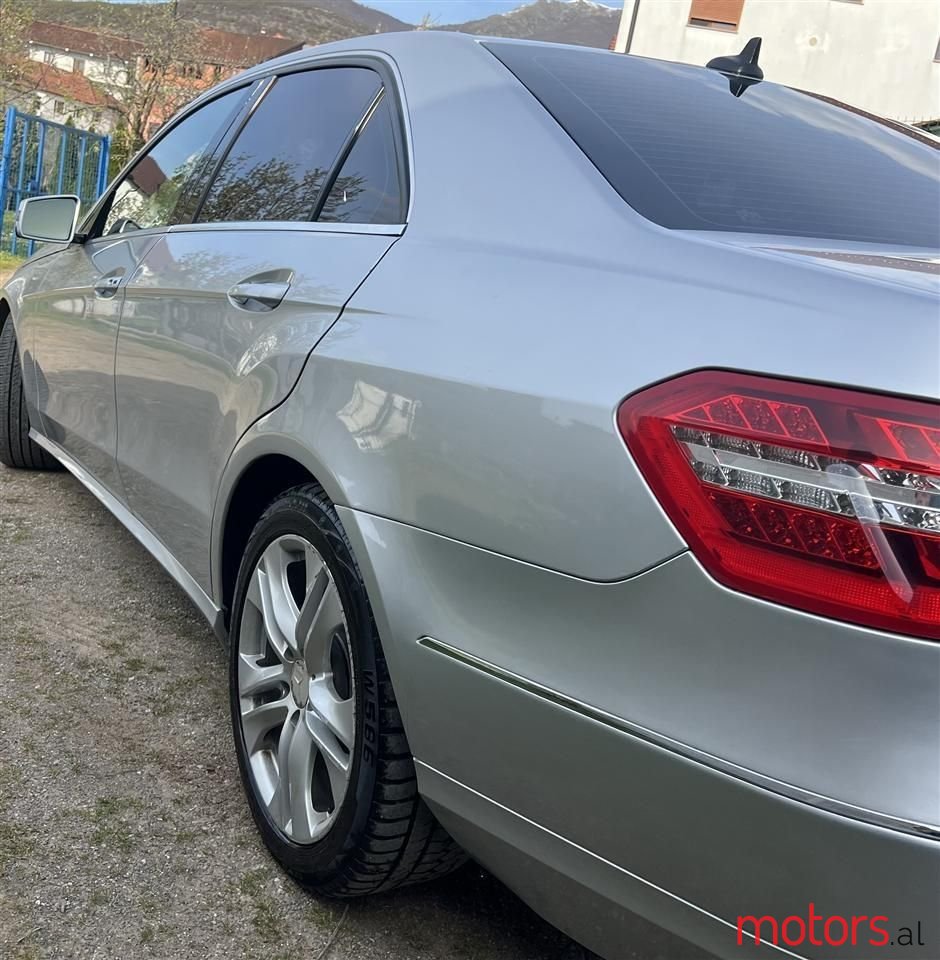 2012' Mercedes-Benz E 220 photo #5