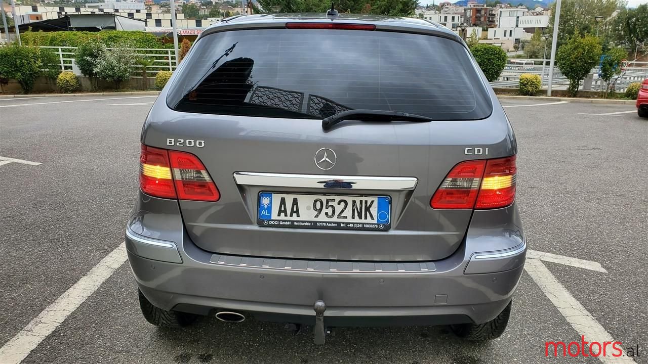 2011' Mercedes-Benz B 200 photo #3