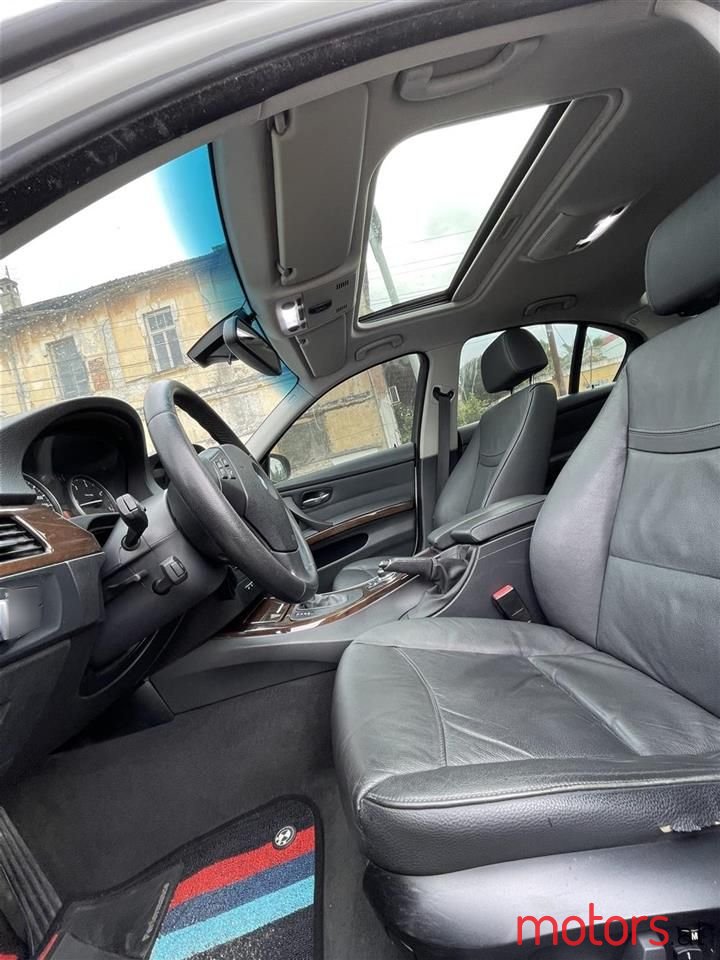 2009' BMW 320 photo #3