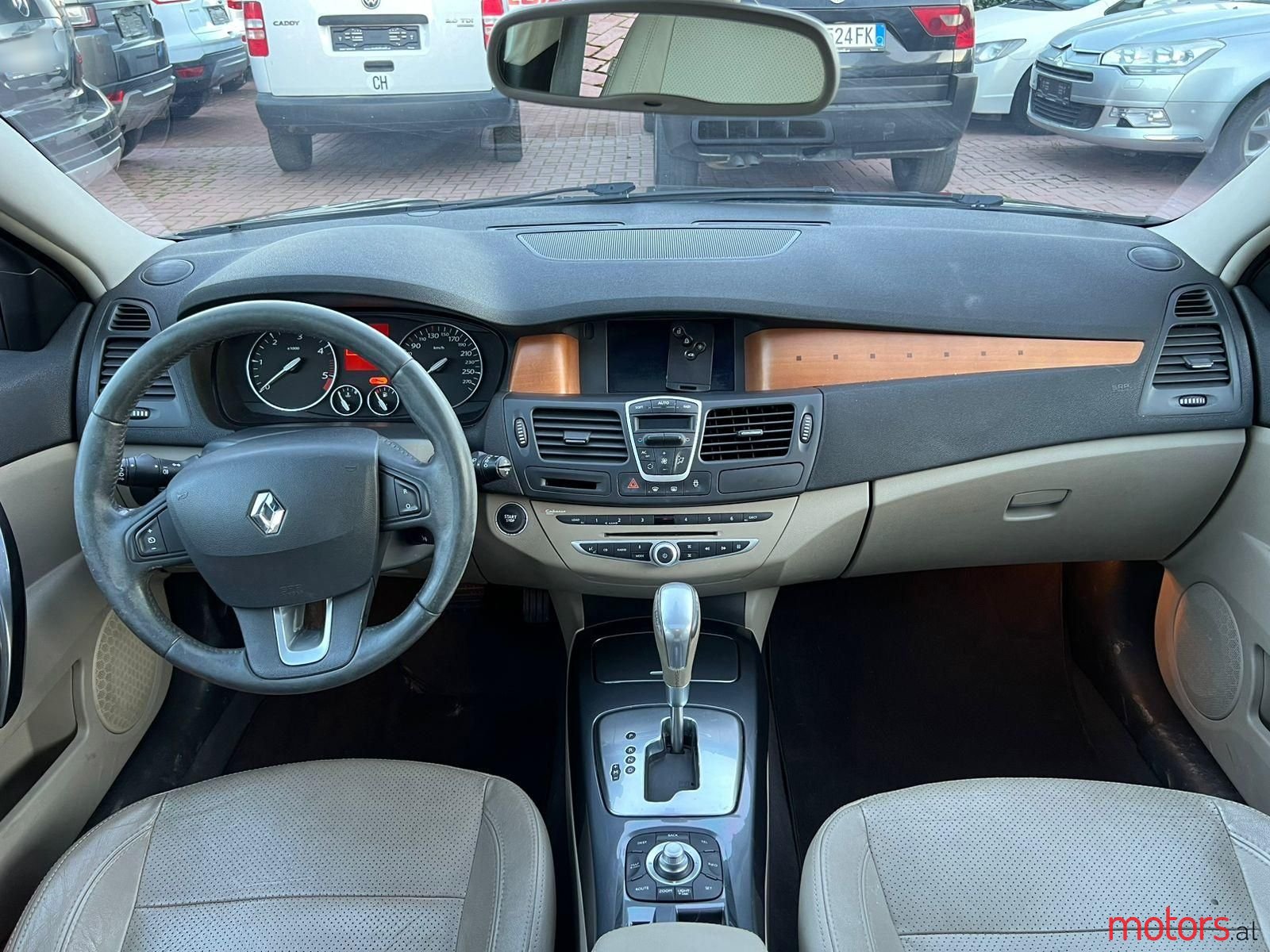 2010' Renault Laguna photo #5