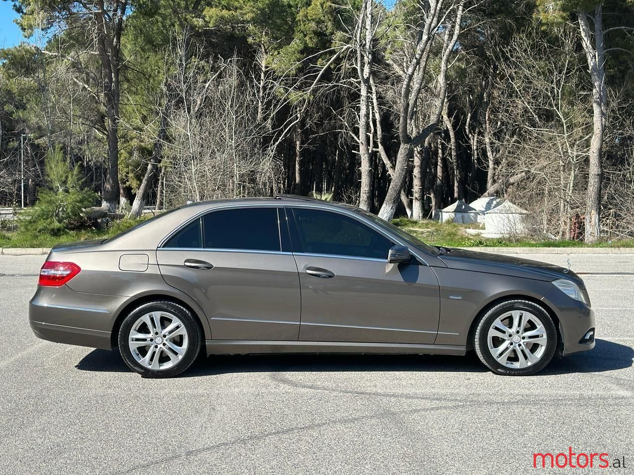 2011' Mercedes-Benz E 350 photo #2