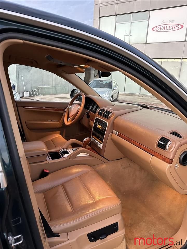 2005' Porsche Cayenne photo #4
