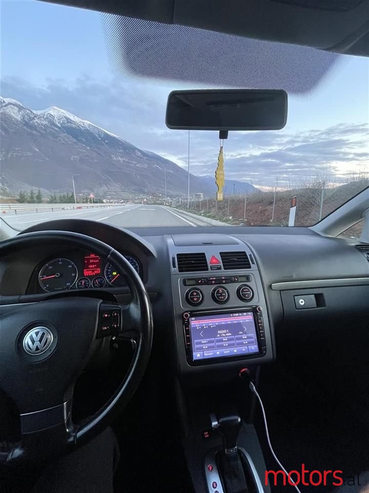 2008' Volkswagen Touran photo #2
