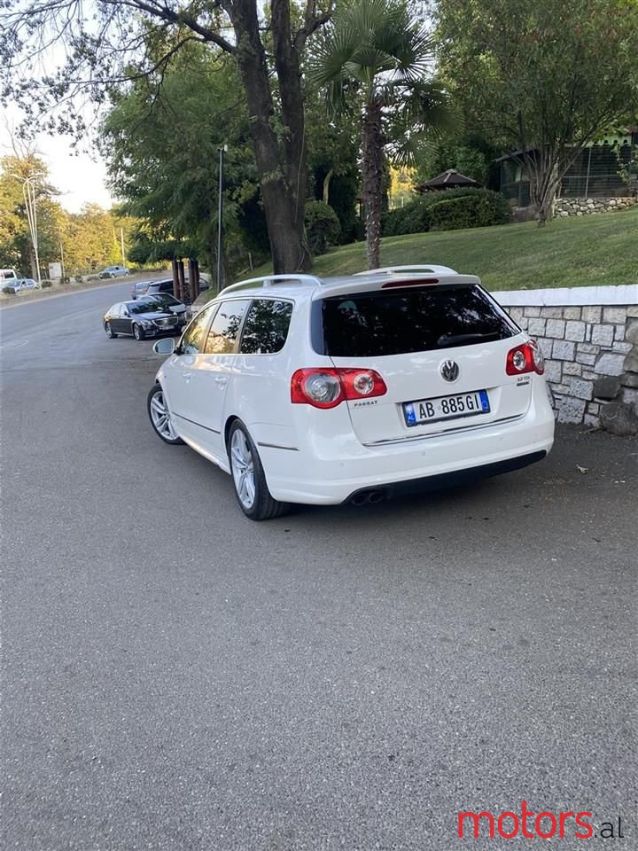 2010' Volkswagen Passat photo #6