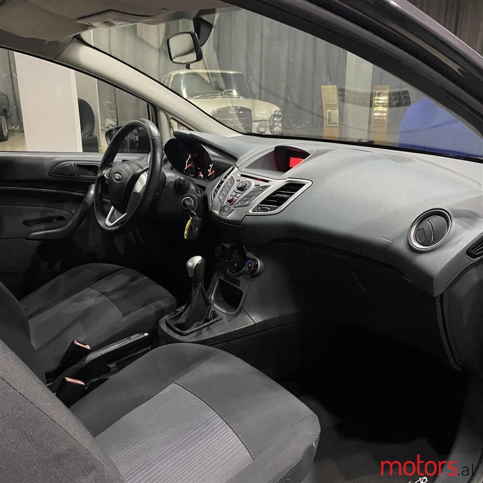 2010' Ford Fiesta photo #2