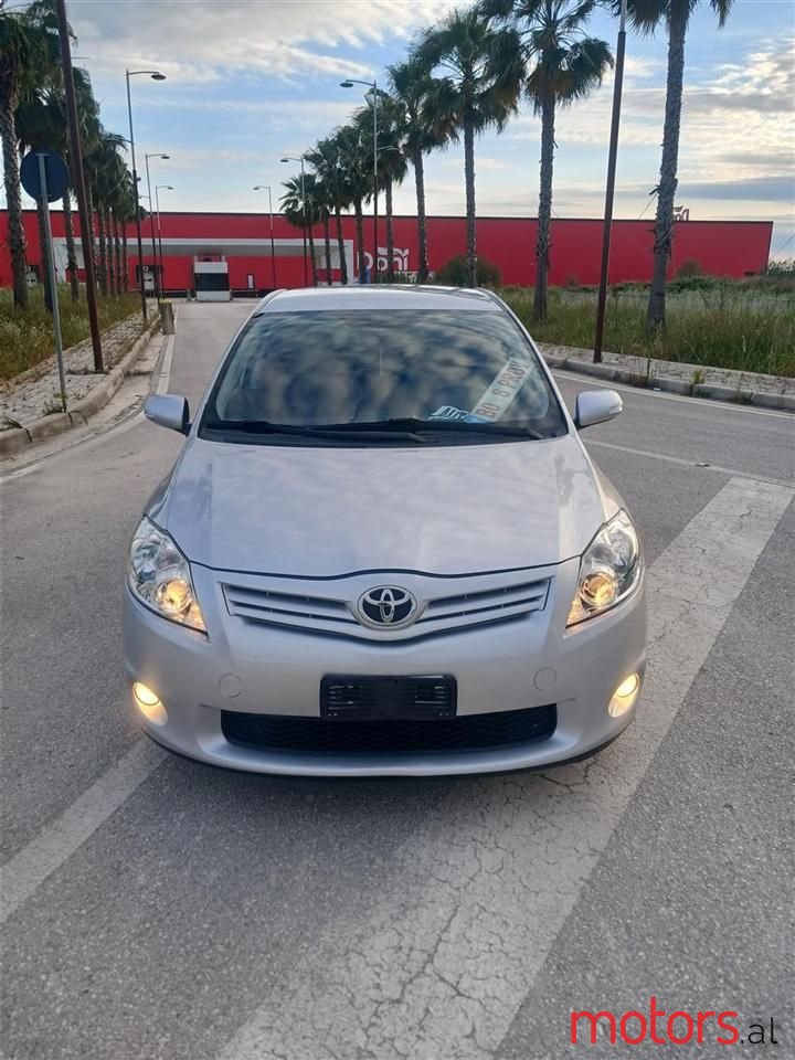 2012' Toyota Auris photo #1