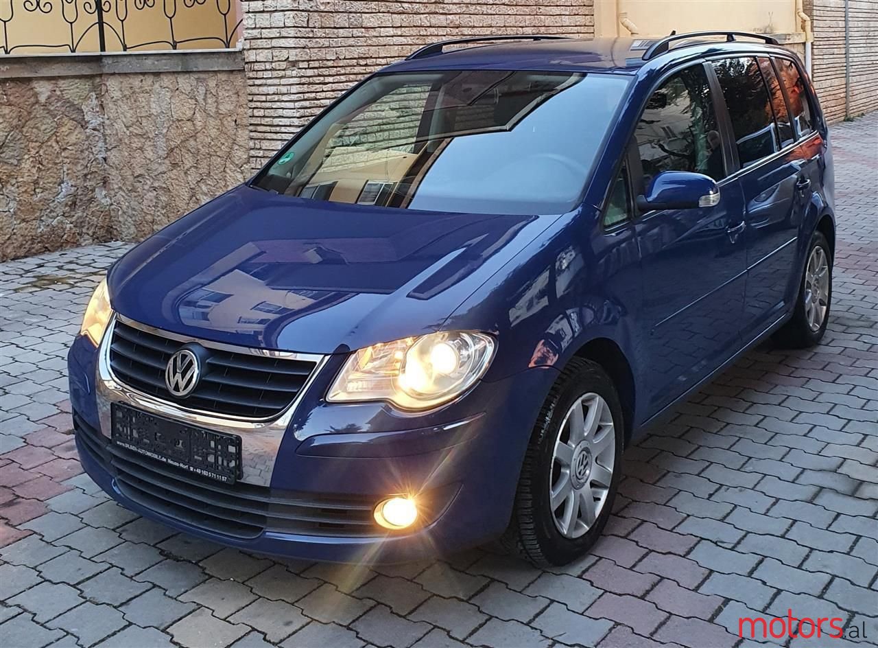 2008' Volkswagen Touran photo #1