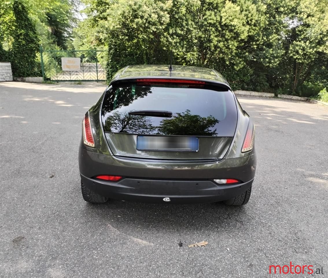 2010' Lancia Delta photo #2