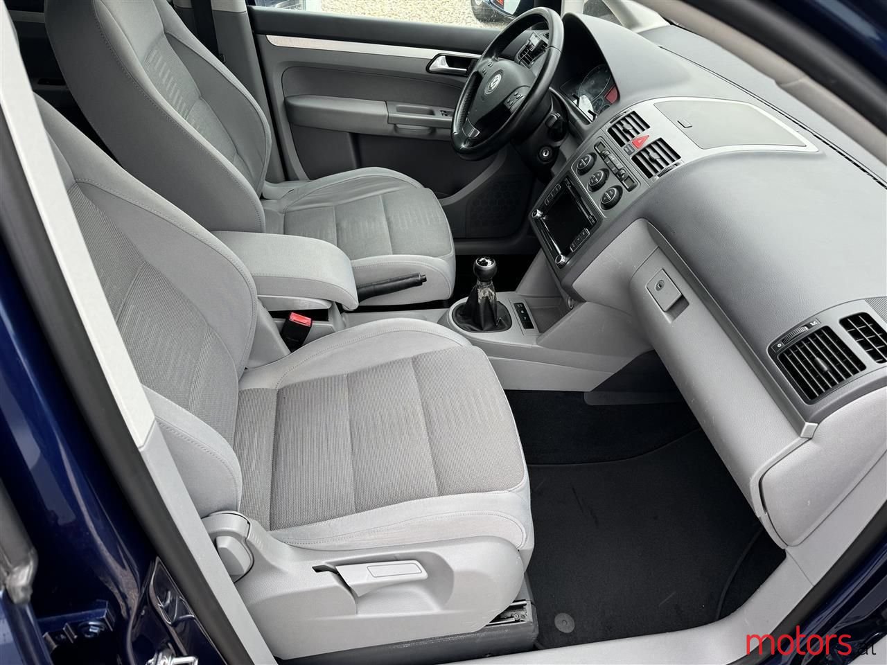 2009' Volkswagen Touran photo #4