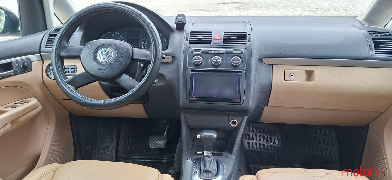 2005' Volkswagen Touran photo #5