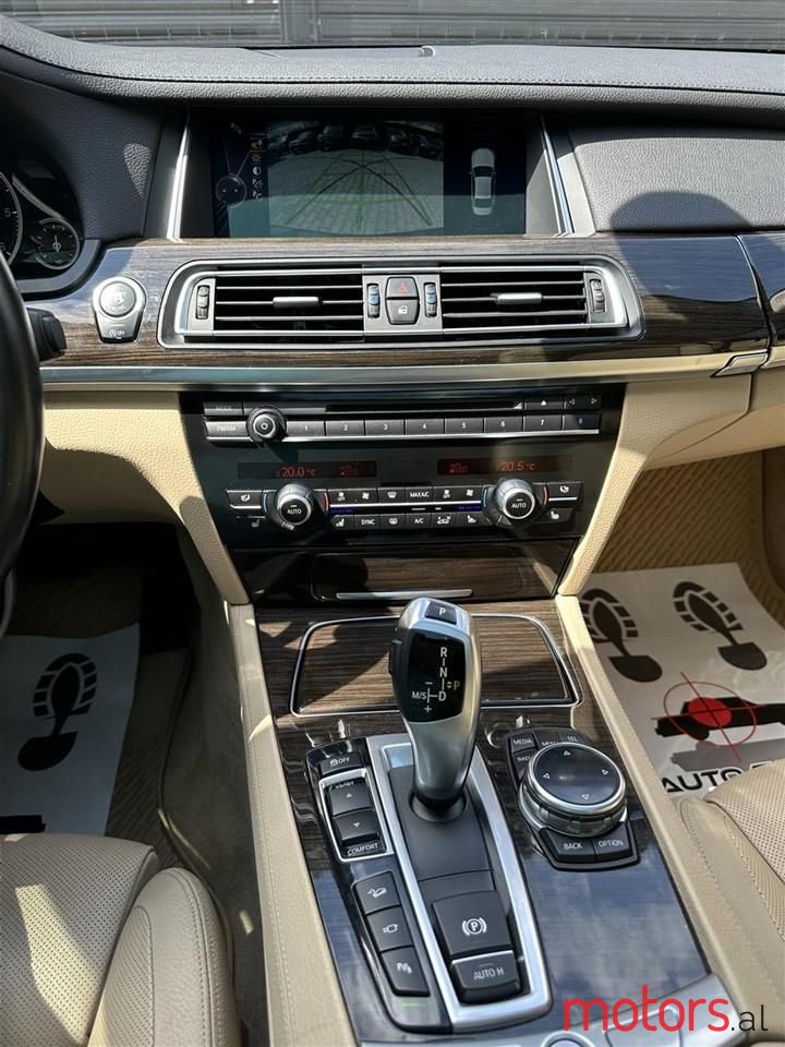 2013' BMW 740 photo #4