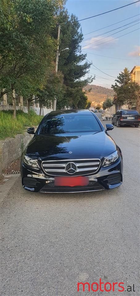 2019' Mercedes-Benz E 220 photo #2