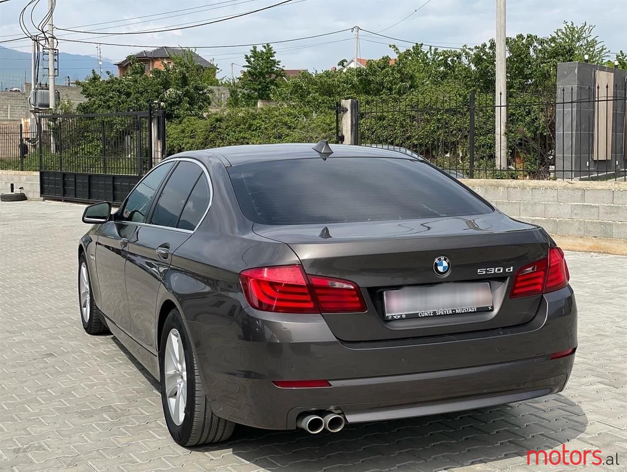 2011' BMW 530 photo #2