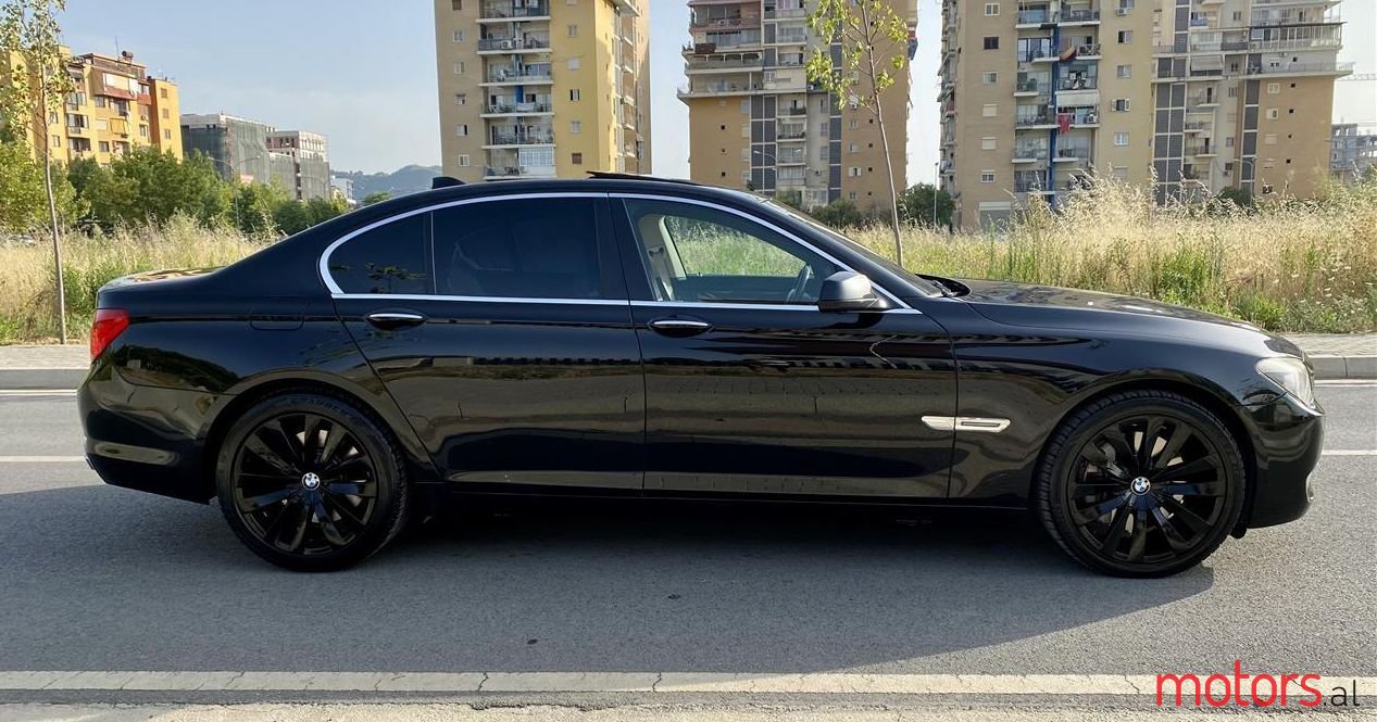 2009' BMW 750 photo #1