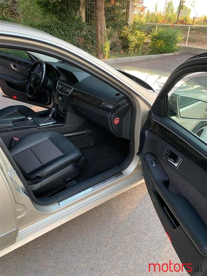 2010' Mercedes-Benz E 220 photo #6