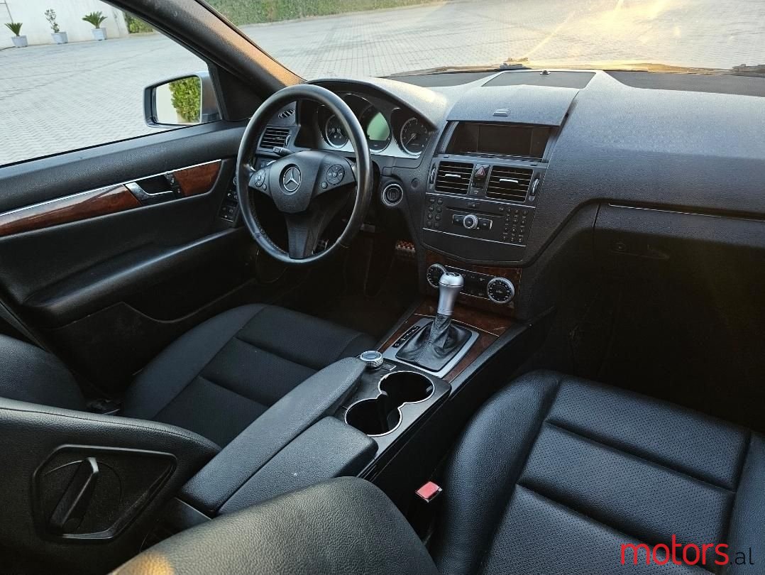 2011' Mercedes-Benz C 300 photo #2