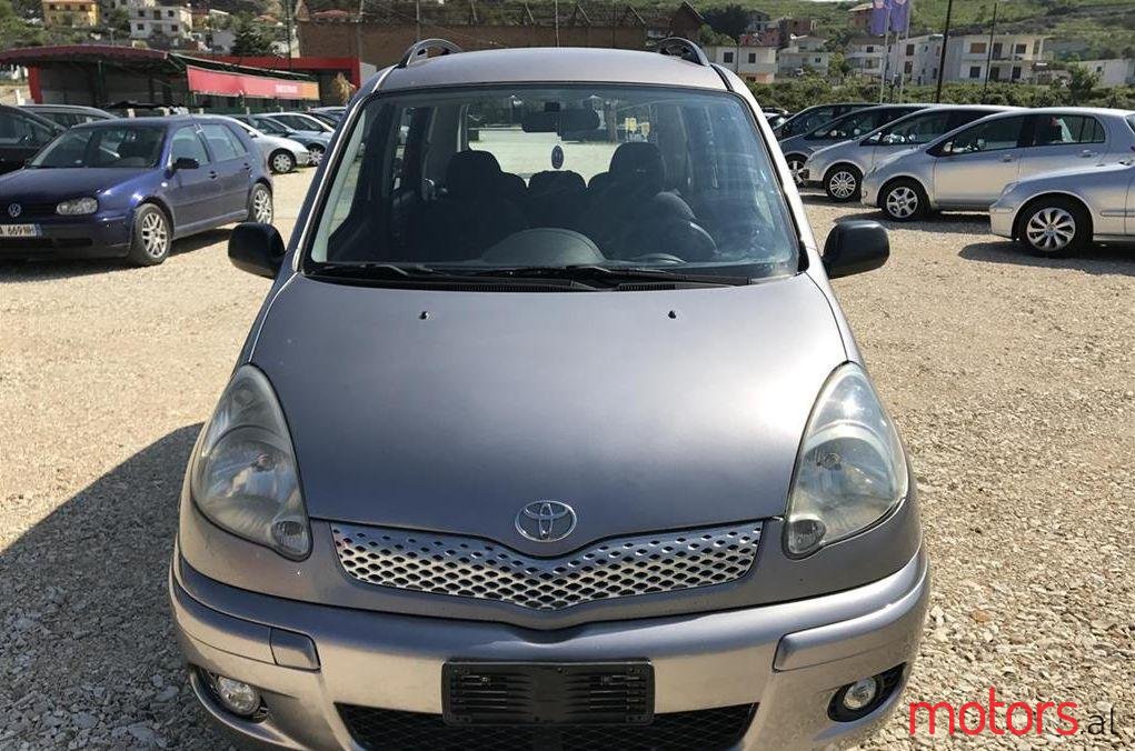 2004' Toyota Yaris photo #4