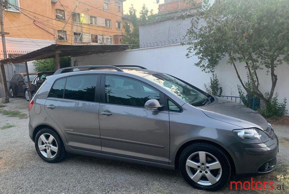 2008' Volkswagen Golf photo #1