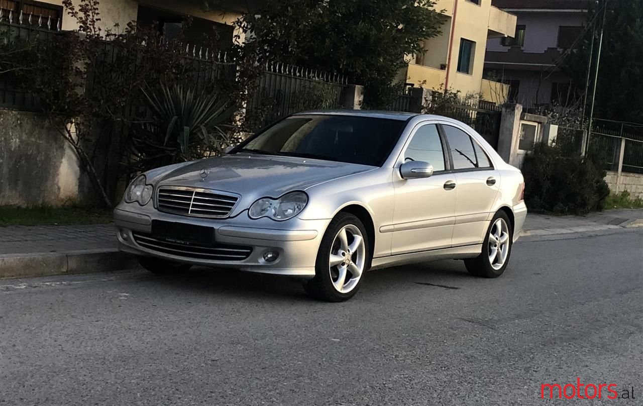 2004' Mercedes-Benz C 220 photo #2