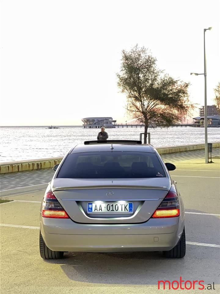 2008' Mercedes-Benz 320 photo #2