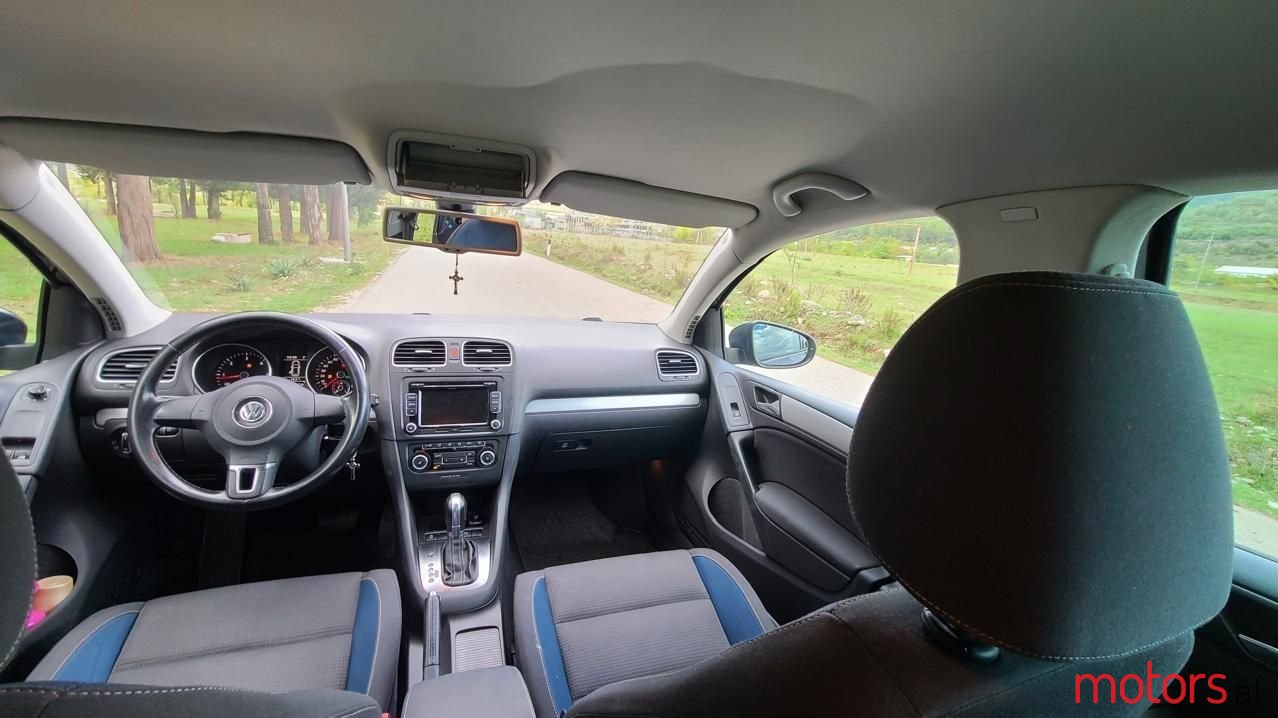 2011' Volkswagen Golf photo #4