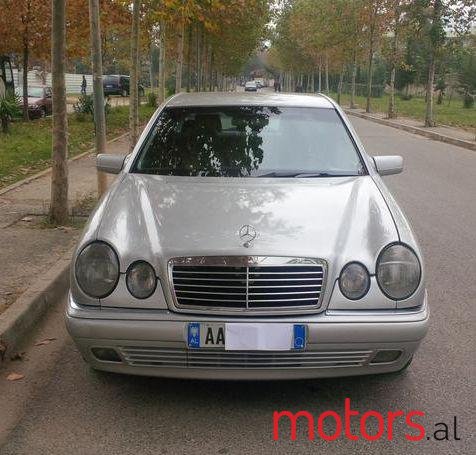 2000' Mercedes-Benz E-Class photo #1