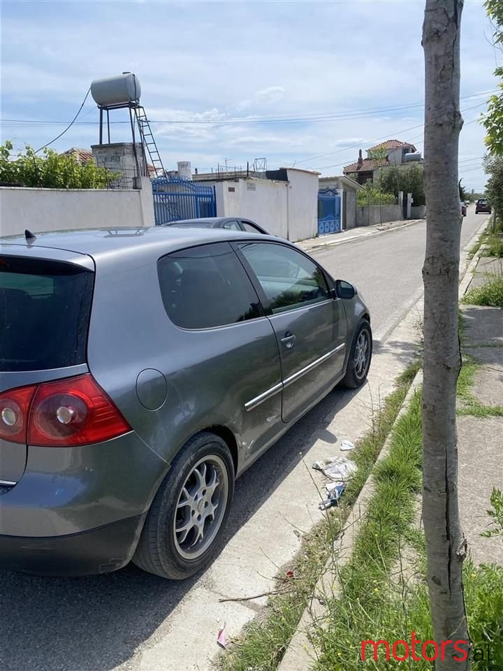 2005' Volkswagen Golf photo #2